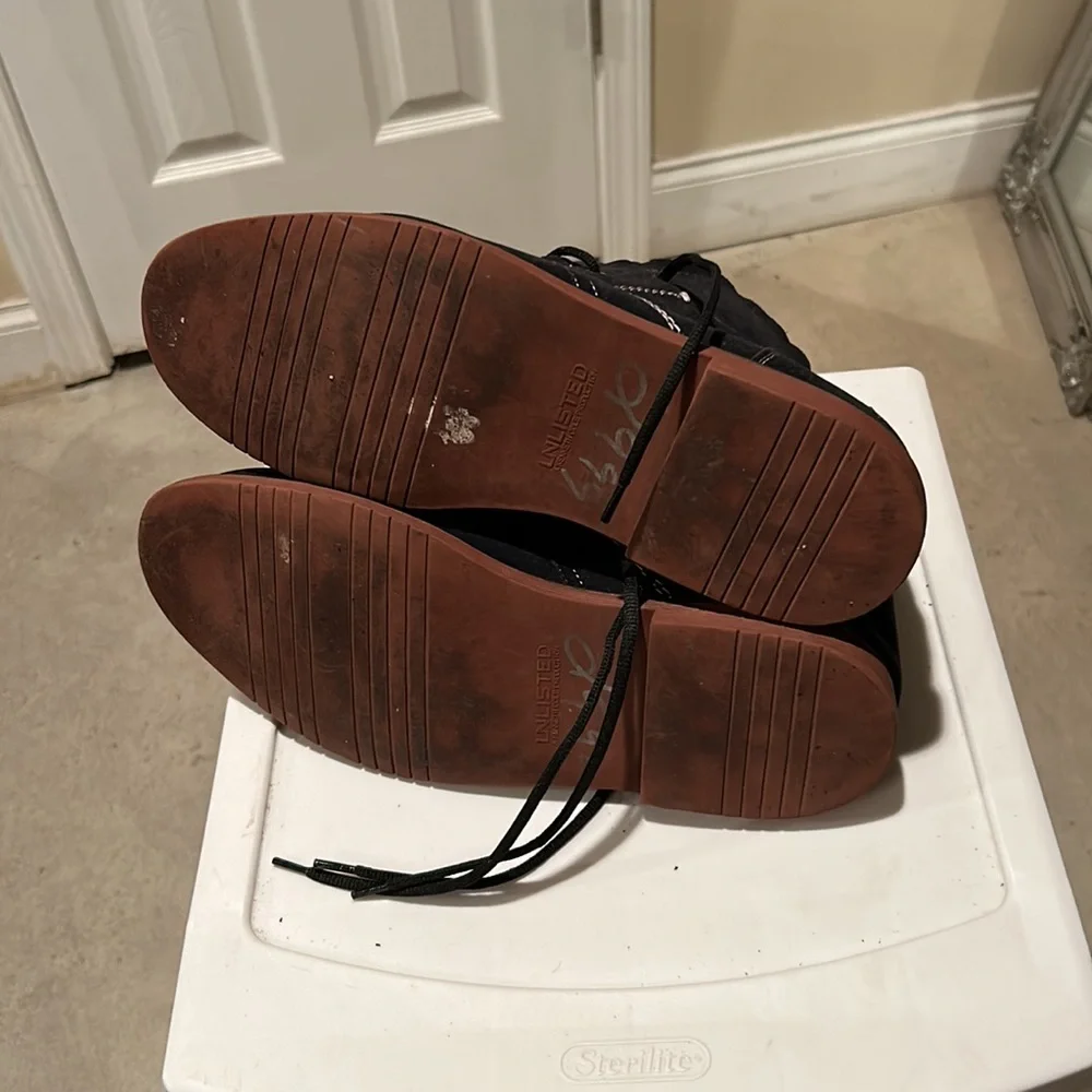 Unlisted by Kenneth Cole Suede‎ Boots